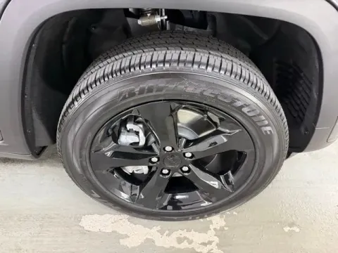 More photos of 2025 Jeep Grand Cherokee L Altitude X at Woody Folsom CDJR of Baxley, GA