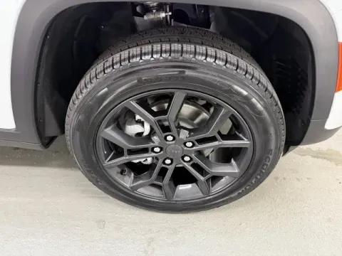 More photos of 2025 Jeep Grand Cherokee Limited at Woody Folsom CDJR of Baxley, GA