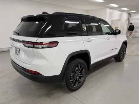 More photos of 2025 Jeep Grand Cherokee Limited at Woody Folsom CDJR of Baxley, GA