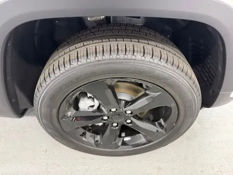 More photos of 2025 Jeep Grand Cherokee Limited at Woody Folsom CDJR of Baxley, GA