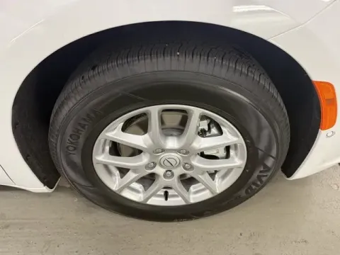 More photos of 2026 Chrysler Pacifica Select at Woody Folsom CDJR of Baxley, GA