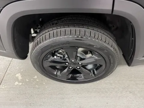 More photos of 2025 Jeep Grand Cherokee L Limited at Woody Folsom CDJR of Baxley, GA