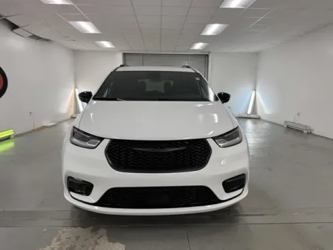 Photos of 2026 Chrysler Pacifica Select for sale in Baxley, GA at Woody Folsom CDJR of Baxley