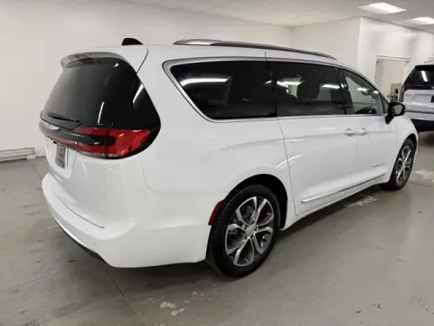 More photos of 2026 Chrysler Pacifica Pinnacle at Woody Folsom CDJR of Baxley, GA