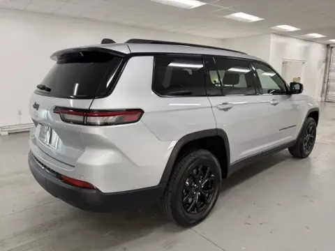 More photos of 2025 Jeep Grand Cherokee L Altitude at Woody Folsom CDJR of Baxley, GA