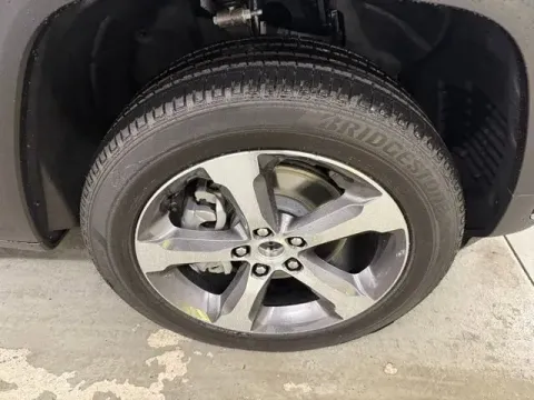 More photos of 2025 Jeep Grand Cherokee L Limited at Woody Folsom CDJR of Baxley, GA