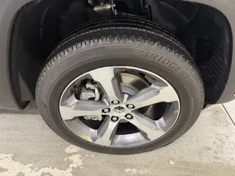 More photos of 2025 Jeep Grand Cherokee L Limited at Woody Folsom CDJR of Baxley, GA