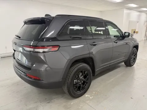 More photos of 2025 Jeep Grand Cherokee at Woody Folsom CDJR of Baxley, GA