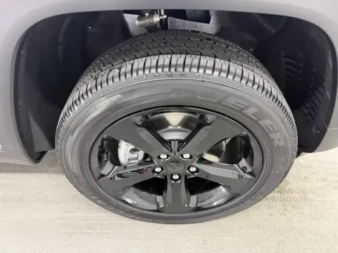 More photos of 2025 Jeep Grand Cherokee L Altitude X at Woody Folsom CDJR of Baxley, GA