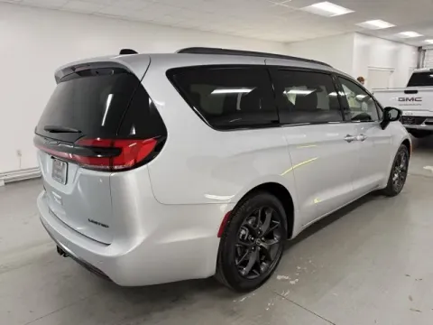 More photos of 2026 Chrysler Pacifica Limited at Woody Folsom CDJR of Baxley, GA