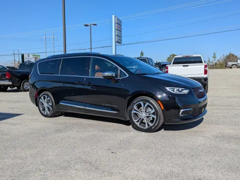Photos of 2026 Chrysler Pacifica Pinnacle for sale in Vidalia, GA at Woody Folsom CDJR of Vidalia
