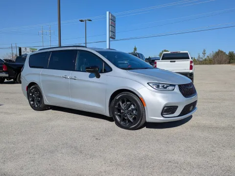 Photos of 2026 Chrysler Pacifica Limited for sale in Vidalia, GA at Woody Folsom CDJR of Vidalia