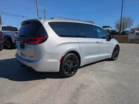 More photos of 2026 Chrysler Pacifica Limited at Woody Folsom CDJR of Vidalia, GA
