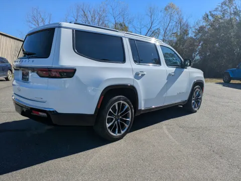 More photos of 2023 Jeep Wagoneer Series III at Woody Folsom CDJR of Vidalia, GA