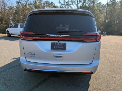 More photos of 2026 Chrysler Pacifica Select at Woody Folsom CDJR of Vidalia, GA