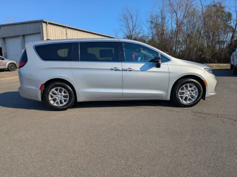 Another view of 2026 Chrysler Pacifica Select for sale in Vidalia, GA at Woody Folsom CDJR of Vidalia
