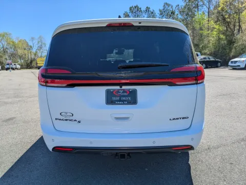 More photos of 2026 Chrysler Pacifica Limited at Woody Folsom CDJR of Vidalia, GA