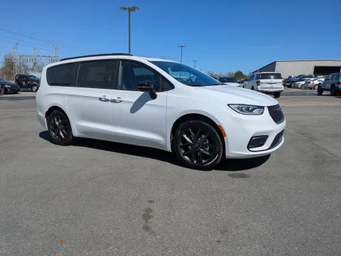 Photos of 2026 Chrysler Pacifica Limited for sale in Vidalia, GA at Woody Folsom CDJR of Vidalia