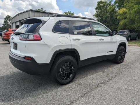 More photos of 2023 Jeep Cherokee Altitude Lux at Woody Folsom CDJR of Vidalia, GA