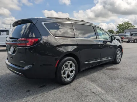 More photos of 2023 Chrysler Pacifica Limited at Woody Folsom CDJR of Vidalia, GA