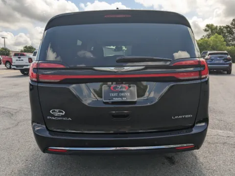 More photos of 2023 Chrysler Pacifica Limited at Woody Folsom CDJR of Vidalia, GA
