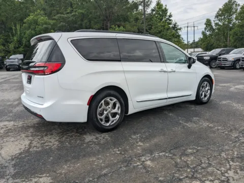 More photos of 2023 Chrysler Pacifica Limited at Woody Folsom CDJR of Vidalia, GA