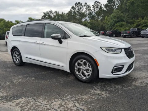 Photos of 2023 Chrysler Pacifica Limited for sale in Vidalia, GA at Woody Folsom CDJR of Vidalia