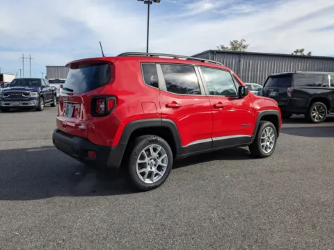 More photos of 2022 Jeep Renegade Latitude at Woody Folsom CDJR of Vidalia, GA