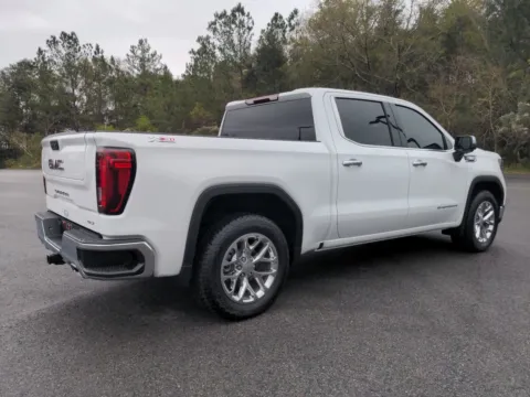More photos of 2022 GMC Sierra 1500 SLT at Woody Folsom CDJR of Vidalia, GA