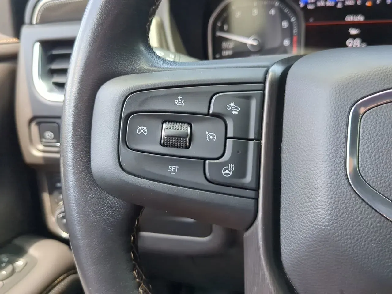 2021 GMC Yukon AT4 - Photo 24