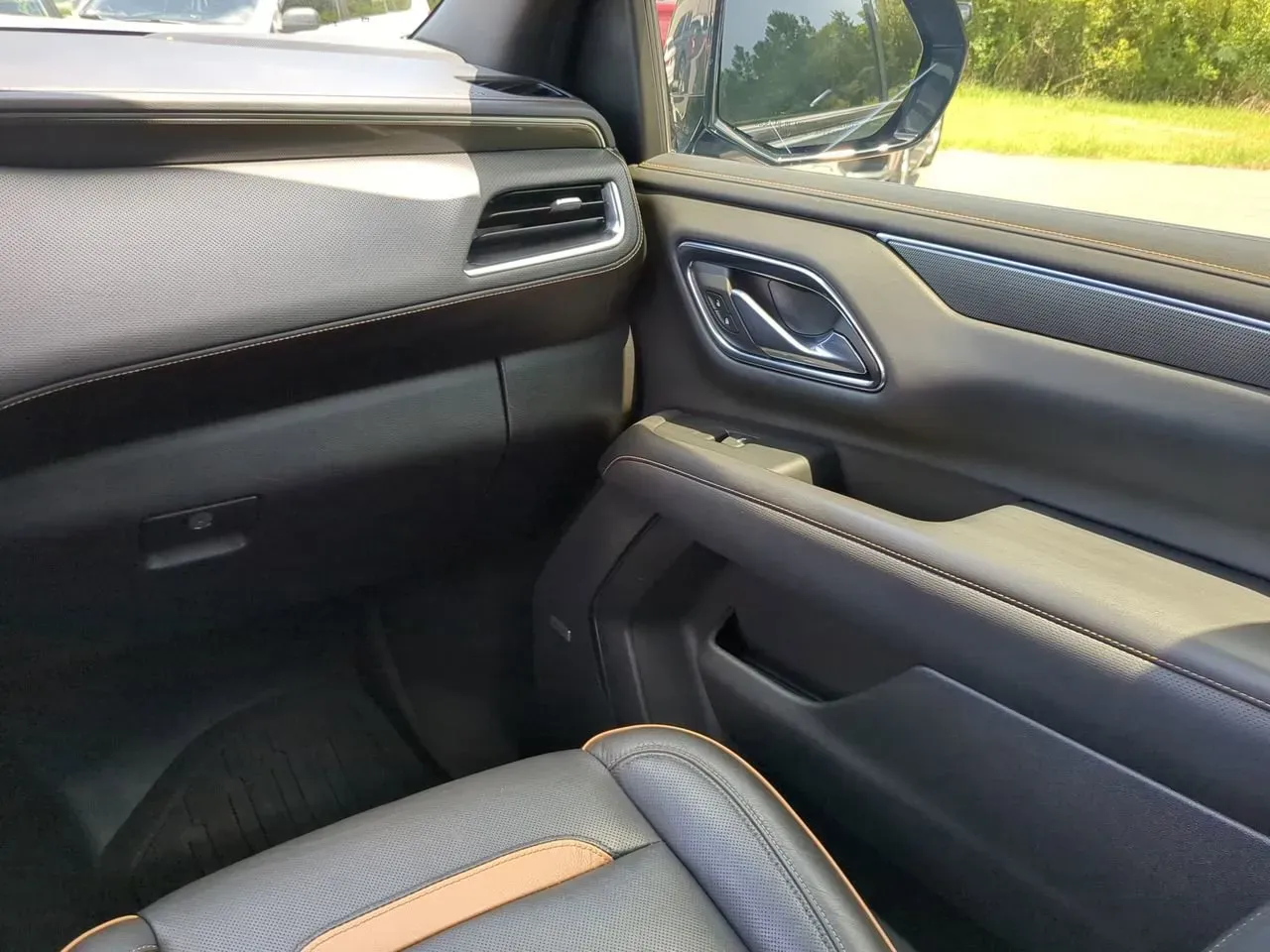 2021 GMC Yukon AT4 - Photo 17