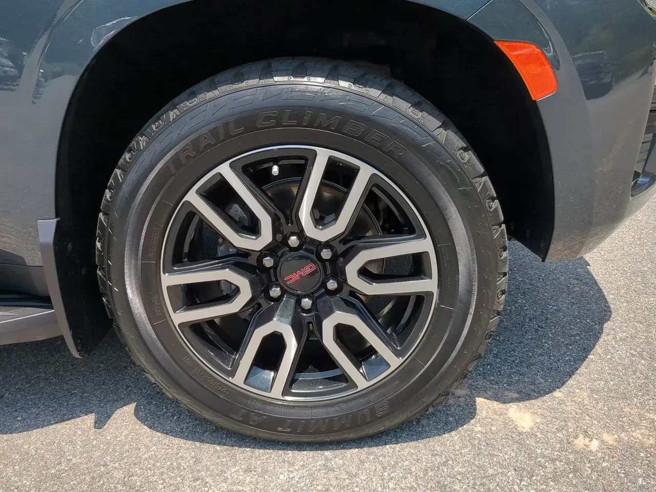 2021 GMC Yukon AT4 - Photo 11