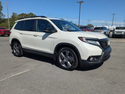 Photos of 2019 Honda Passport Touring for sale in Vidalia, GA at Woody Folsom CDJR of Vidalia
