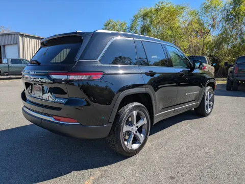 More photos of 2025 Jeep Grand Cherokee Limited at Woody Folsom CDJR of Vidalia, GA