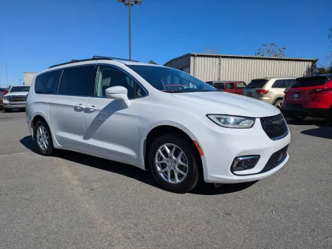 Photos of 2022 Chrysler Pacifica Touring L for sale in Vidalia, GA at Woody Folsom CDJR of Vidalia