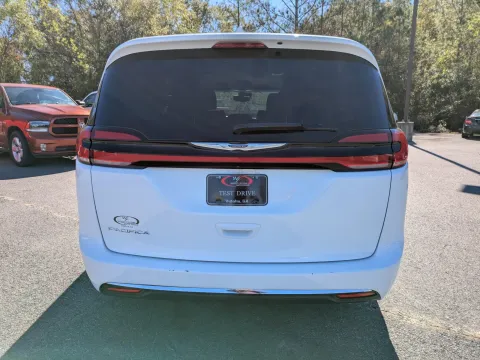 More photos of 2022 Chrysler Pacifica Touring L at Woody Folsom CDJR of Vidalia, GA