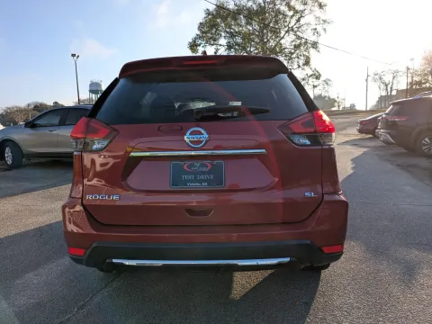 More photos of 2017 Nissan Rogue SL at Woody Folsom Nissan of Vidalia, GA