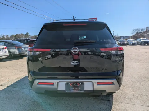 More photos of 2023 Nissan Pathfinder SL at Woody Folsom Nissan of Vidalia, GA