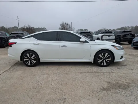 Another view of 2022 Nissan Altima 2.5 SL for sale in Vidalia, GA at Woody Folsom Nissan of Vidalia