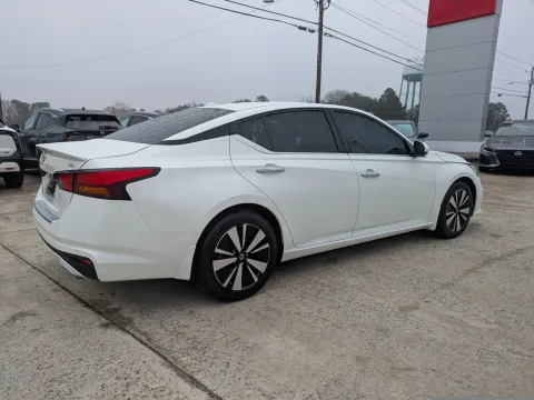 More photos of 2022 Nissan Altima 2.5 SL at Woody Folsom Nissan of Vidalia, GA