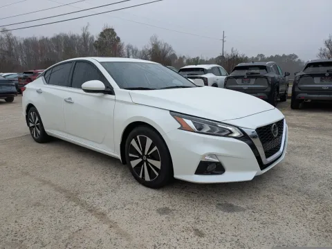 Photos of 2022 Nissan Altima 2.5 SL for sale in Vidalia, GA at Woody Folsom Nissan of Vidalia