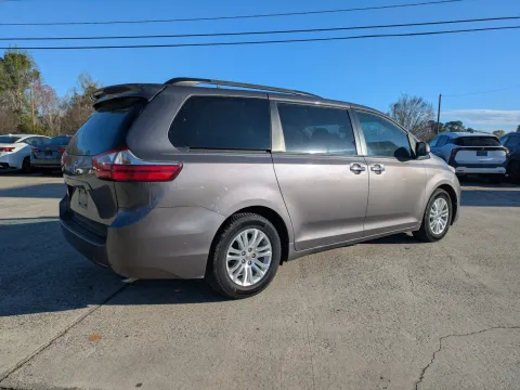 More photos of 2016 Toyota Sienna XLE Premium at Woody Folsom Nissan of Vidalia, GA