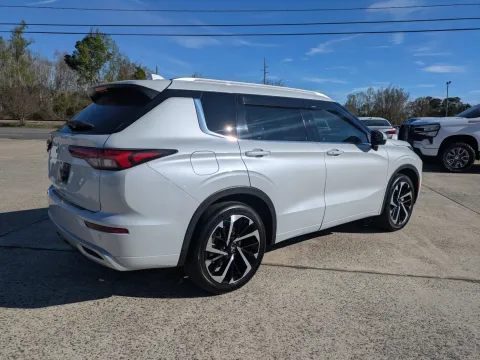 More photos of 2022 Mitsubishi Outlander SEL at Woody Folsom Nissan of Vidalia, GA
