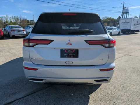 More photos of 2022 Mitsubishi Outlander SEL at Woody Folsom Nissan of Vidalia, GA