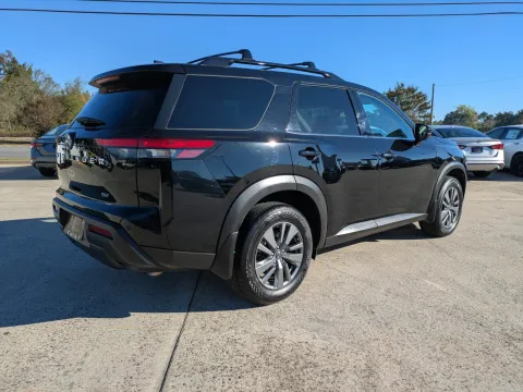 More photos of 2022 Nissan Pathfinder SV at Woody Folsom Nissan of Vidalia, GA