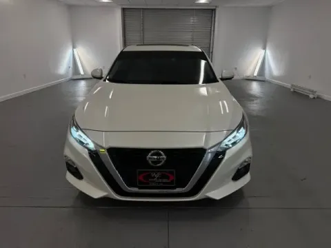 Photos of 2020 Nissan Altima 2.5 Platinum for sale in Baxley, GA at Woody Folsom Nissan of Baxley Inc.