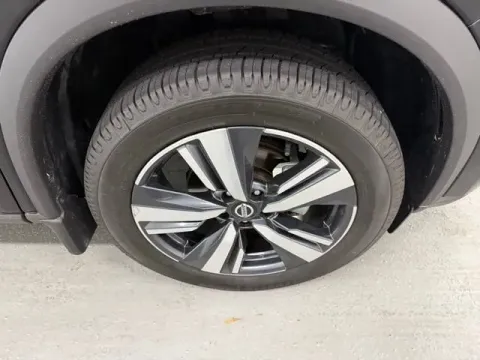 More photos of 2021 Nissan Rogue SL at Woody Folsom Nissan of Baxley, GA