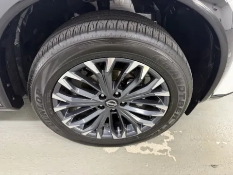 More photos of 2025 Nissan Rogue Platinum at Woody Folsom Nissan of Baxley Inc., GA