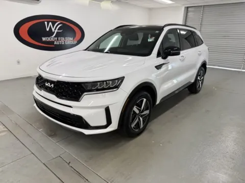 White 2023 Kia Sorento S for sale in Baxley, GA