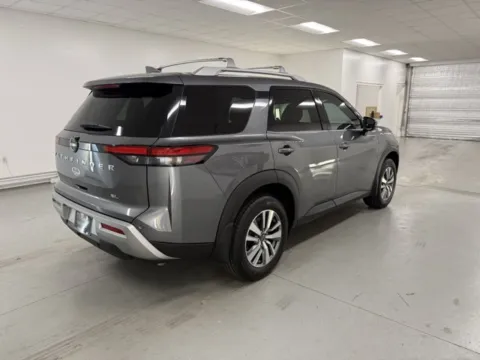 More photos of 2022 Nissan Pathfinder SL at Woody Folsom Nissan of Baxley Inc., GA